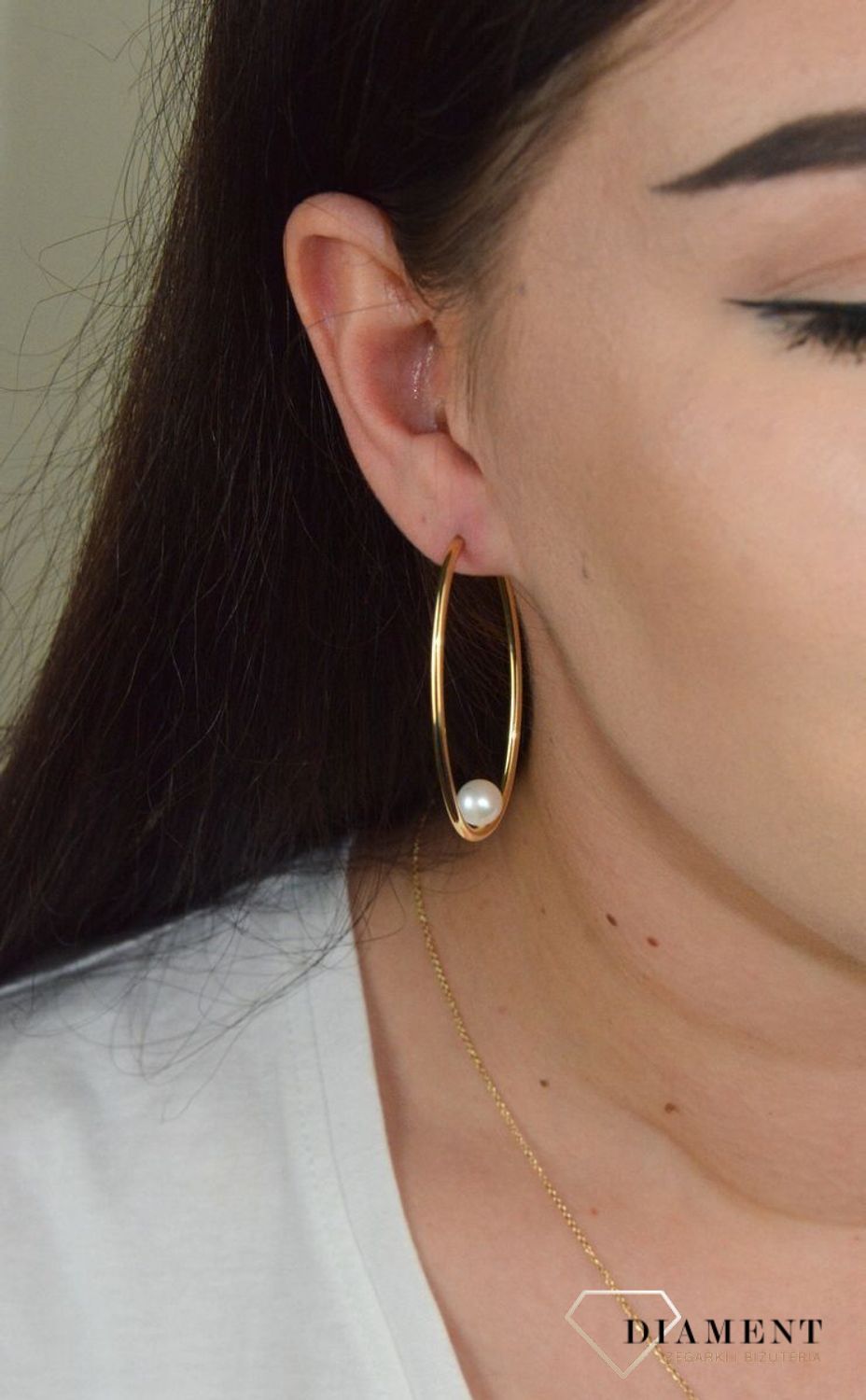 Złote kolczyki owalne koła Samotna Perła  DIA-KLC-LB US-1--585. Kolczyki koła zostały ozdobione perełką. Ich kształt jest uniwersalny.jpg